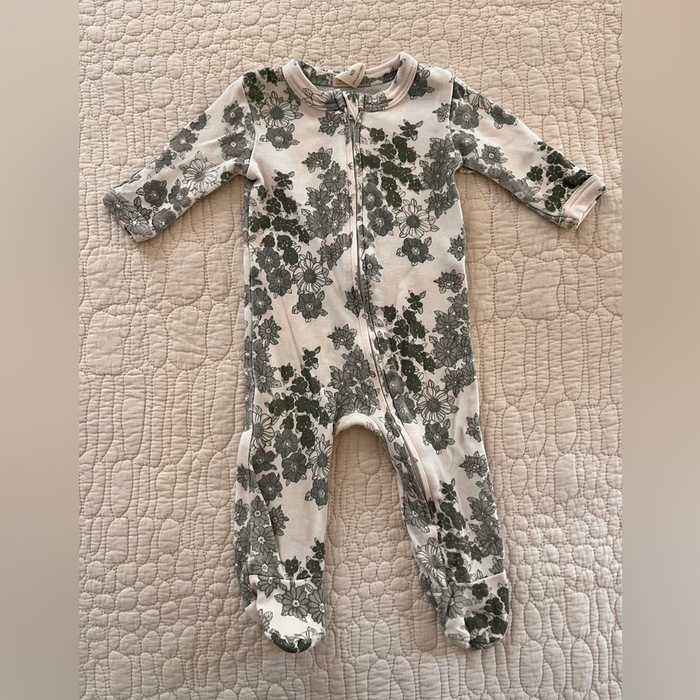 Kate Quinn Zippered footie in green floral